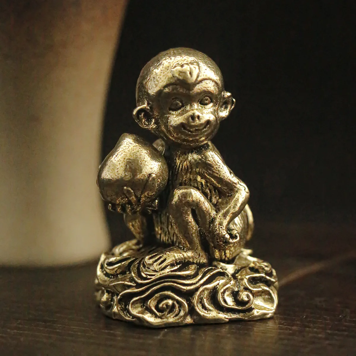 1/2Pcs Brass Zodiac Monkey Peach Picking Home Tabletop Ornament Decorative Crafts Animal Ornament