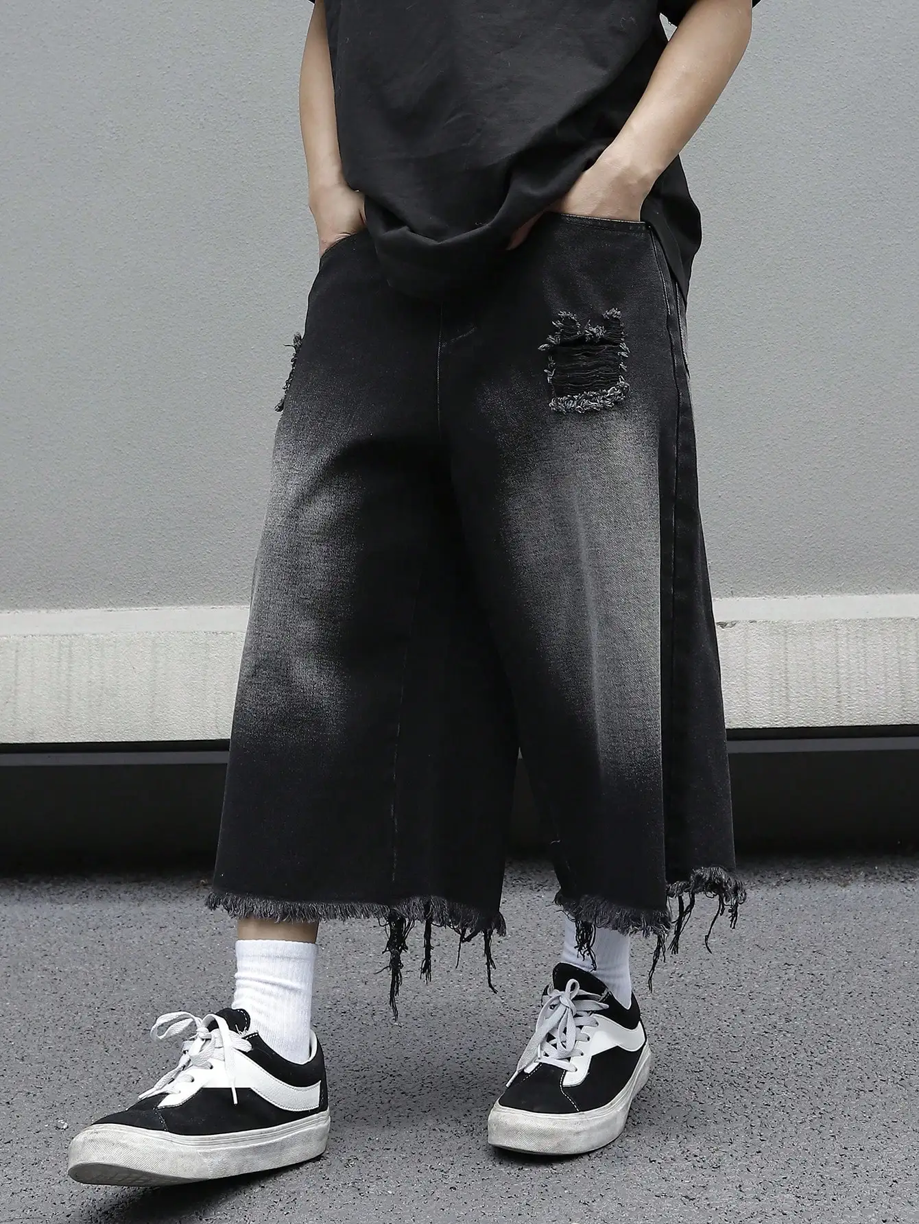 Jeans in denim strappati larghi da uomo Pantaloni a gamba larga al polpaccio a 7 punti Fori in difficoltà Orlo sfilacciato Pantaloni casual streetwear