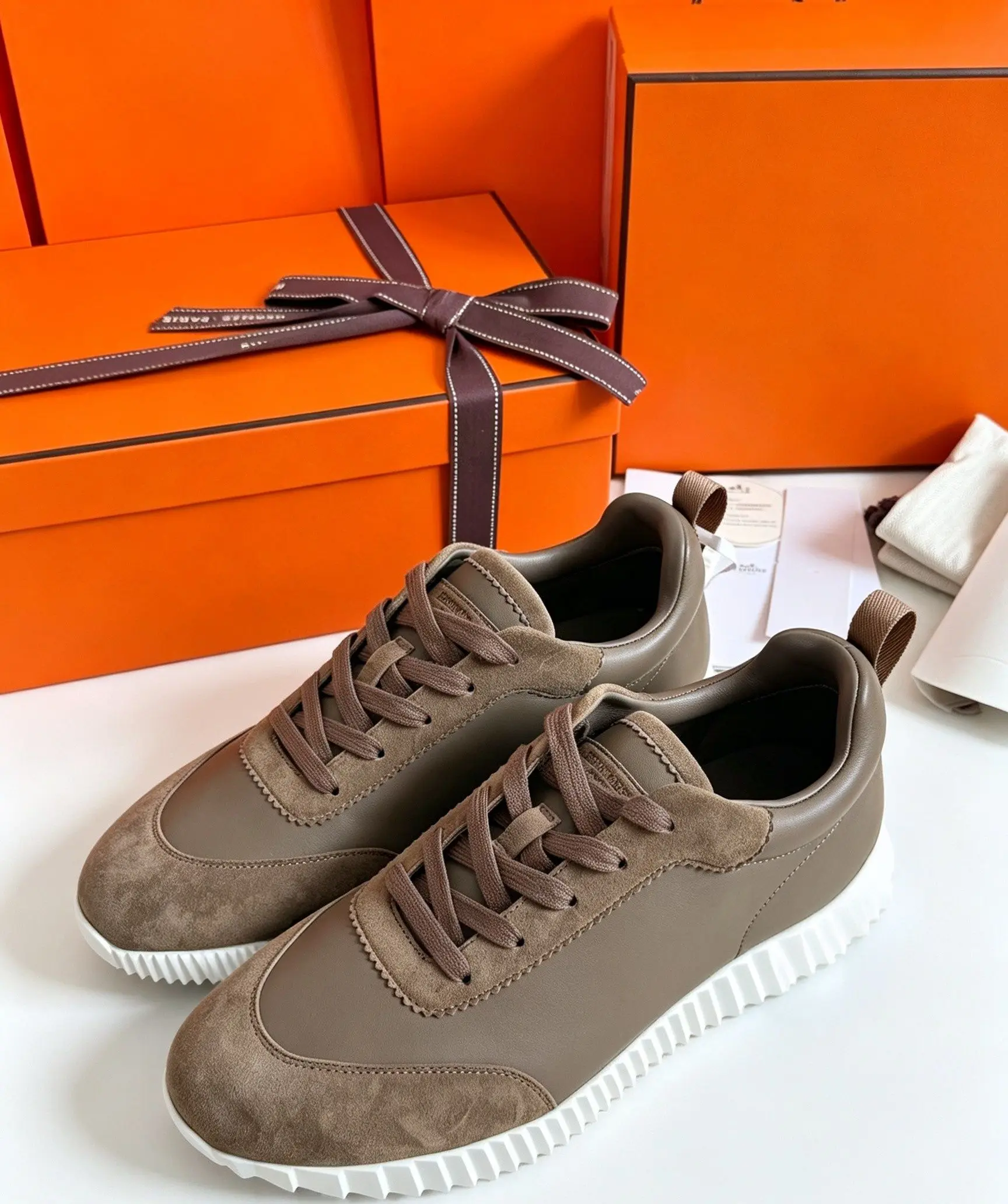 Milk coffee color casual skate sneakers, unisex flat skate shoes for men and women, lightweight breathable anti-slip rubber sole, soft padded insole, gentle neutral tone, easy matching for campus, commuting, dating and daily casual outfits
