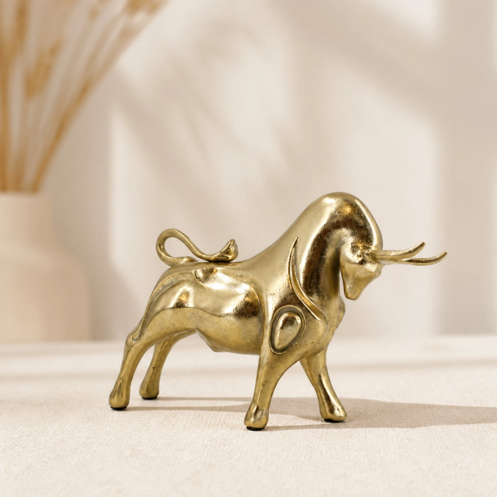 Bull Figurine Polyresin Bull Statue Animal Figurine Modern Decor Decorative for Homeowners, Living Room, Office