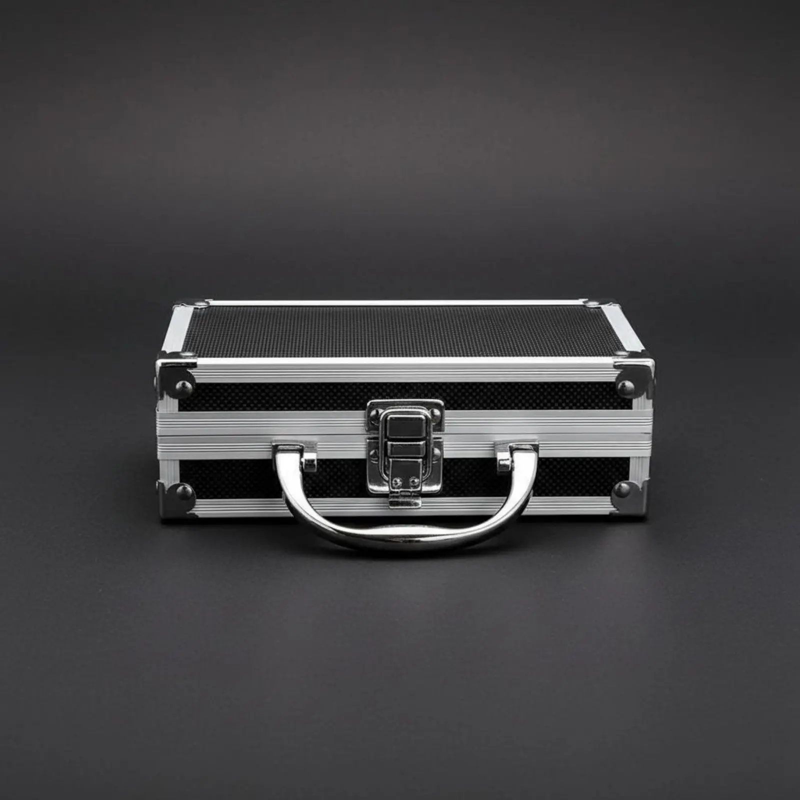 maleta-de-ferramentas-de-aluminio-com-fecho-portatil-para-equipamentos-com-interior-acolchoado-em-espuma-para-viagem