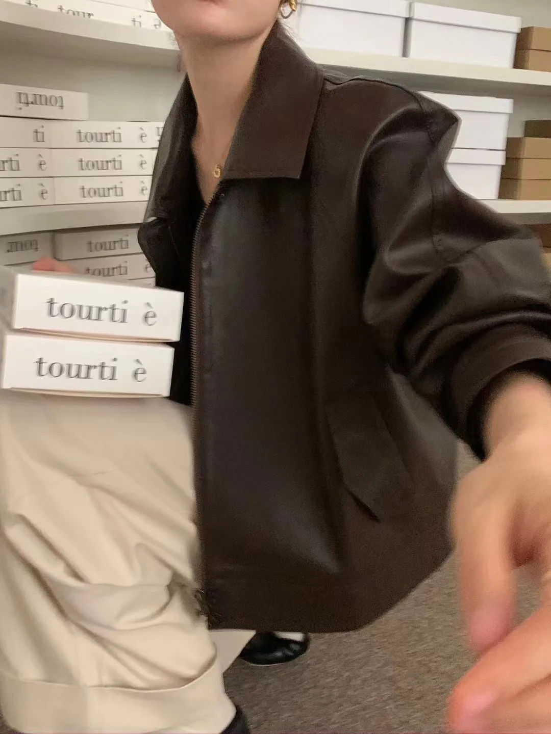 Jaqueta de Motocicleta Estilo Retrô Solta com Bolso com Zíper, Casaco de Couro Faion para Mulheres Jovens, Estilo de Trabalho