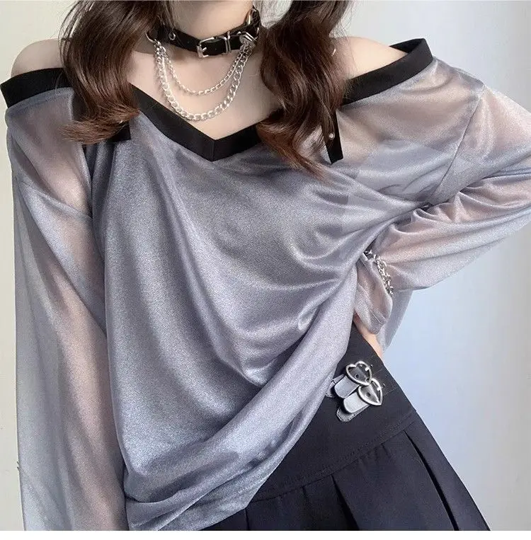 2024 women's long sleeved t-shirt, female sexy Korean version, loose fit, student casual fashion, simple off shoulder V-neck top