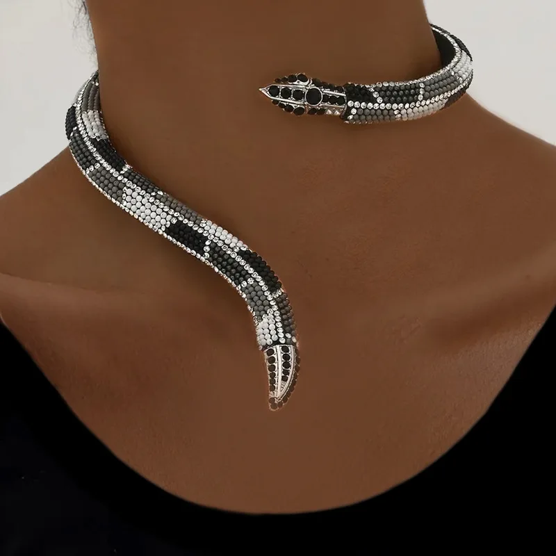

New Fashion Flexible Twisted Jewelry Bendable Snake Necklace for Women Crystal Creative Jewelry Personalized Hot Iron Choker