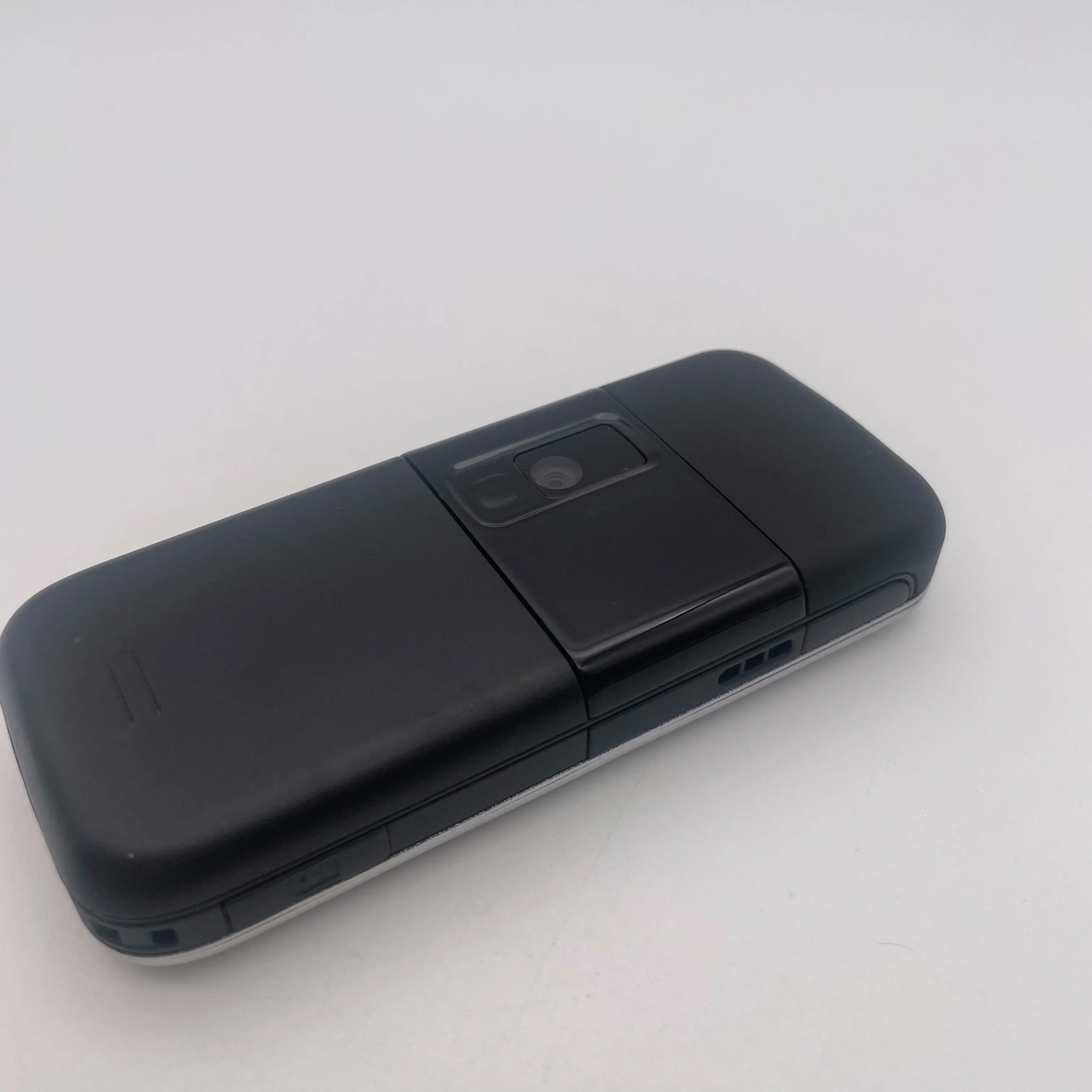 هاتف محمول أصلي غير مقفول 6233 GSM 900/1800 2G/3G لوحة مفاتيح عربية روسية مصنوعة في فنلندا