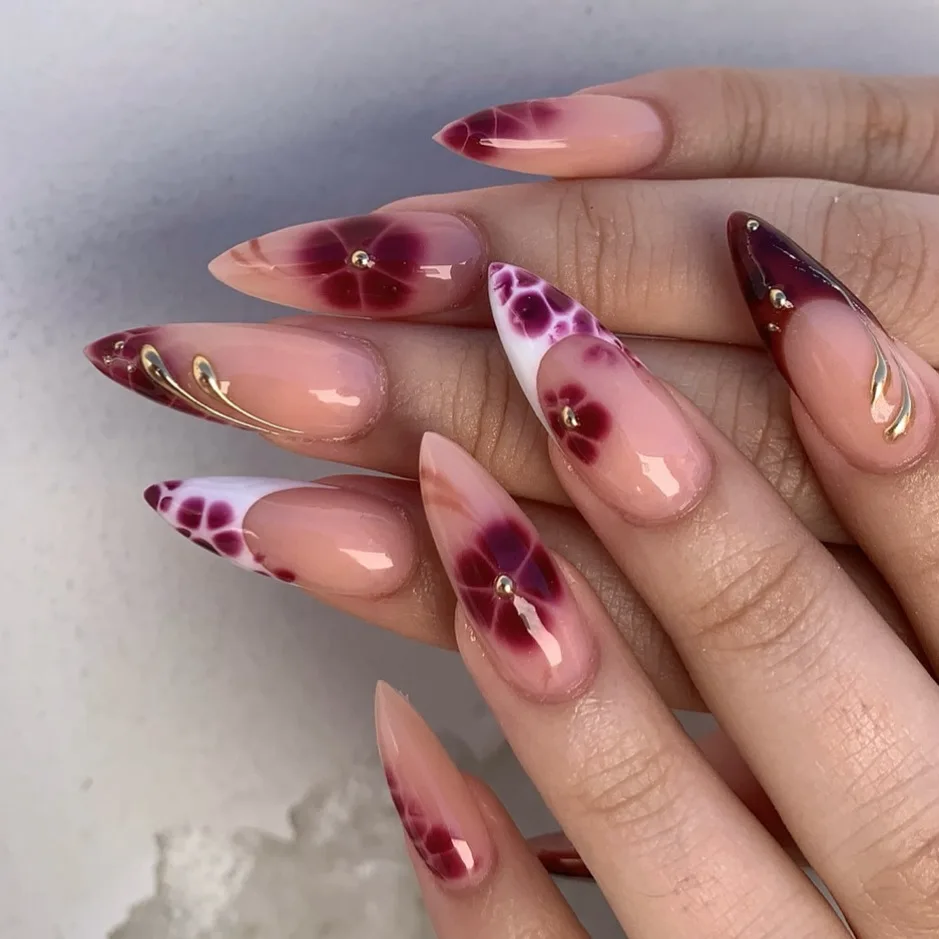 24Pcs Wine Red Flower Smudge Manicure Tips Full Cover French Gilded Press on False Nails Mid-length Almond Detachable Fake Nail