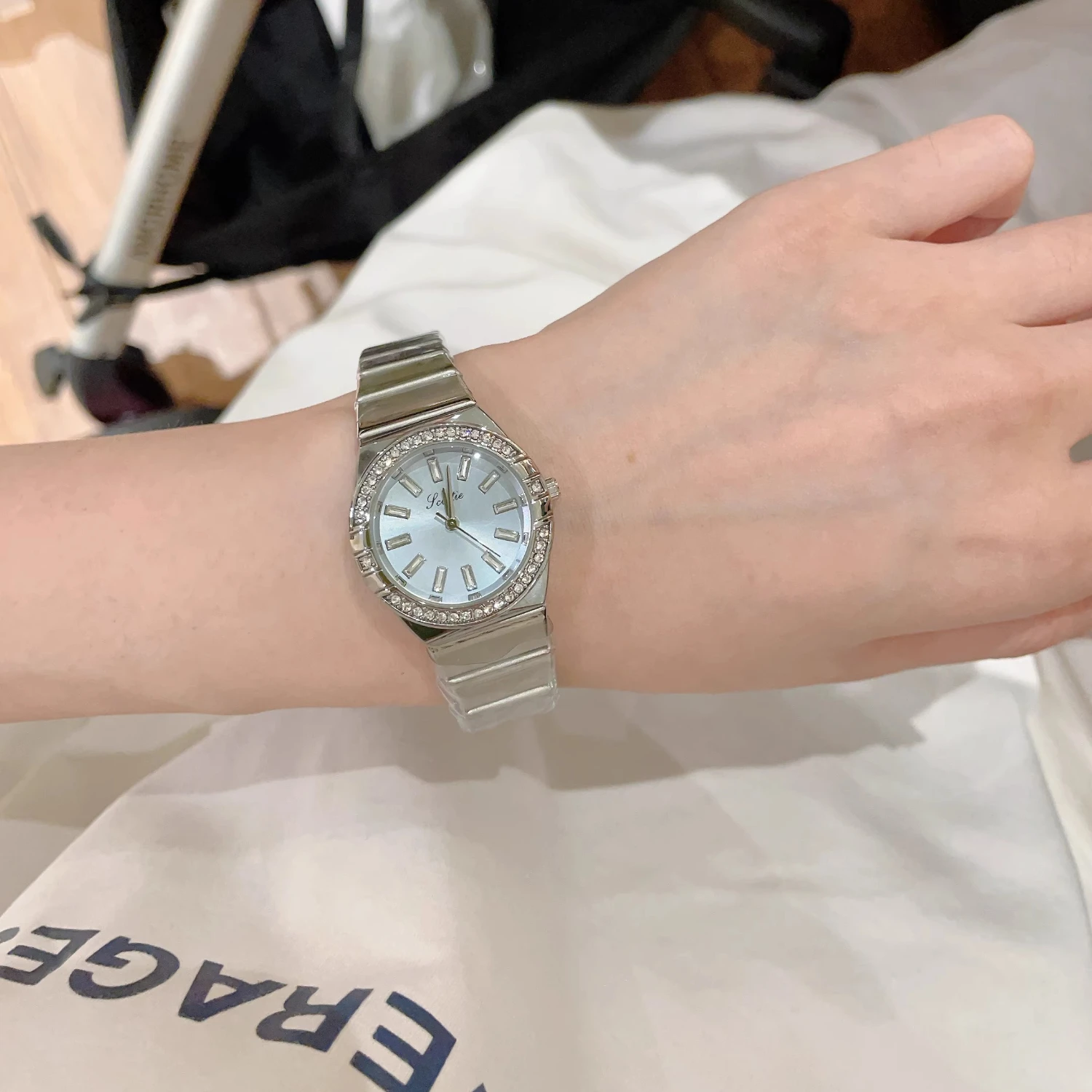 

Luxury Women's Quartz Watch New Arrival Fashion Elegant Mother of Pearl Dial Stainless Steel Band High Quality Wrist Watch