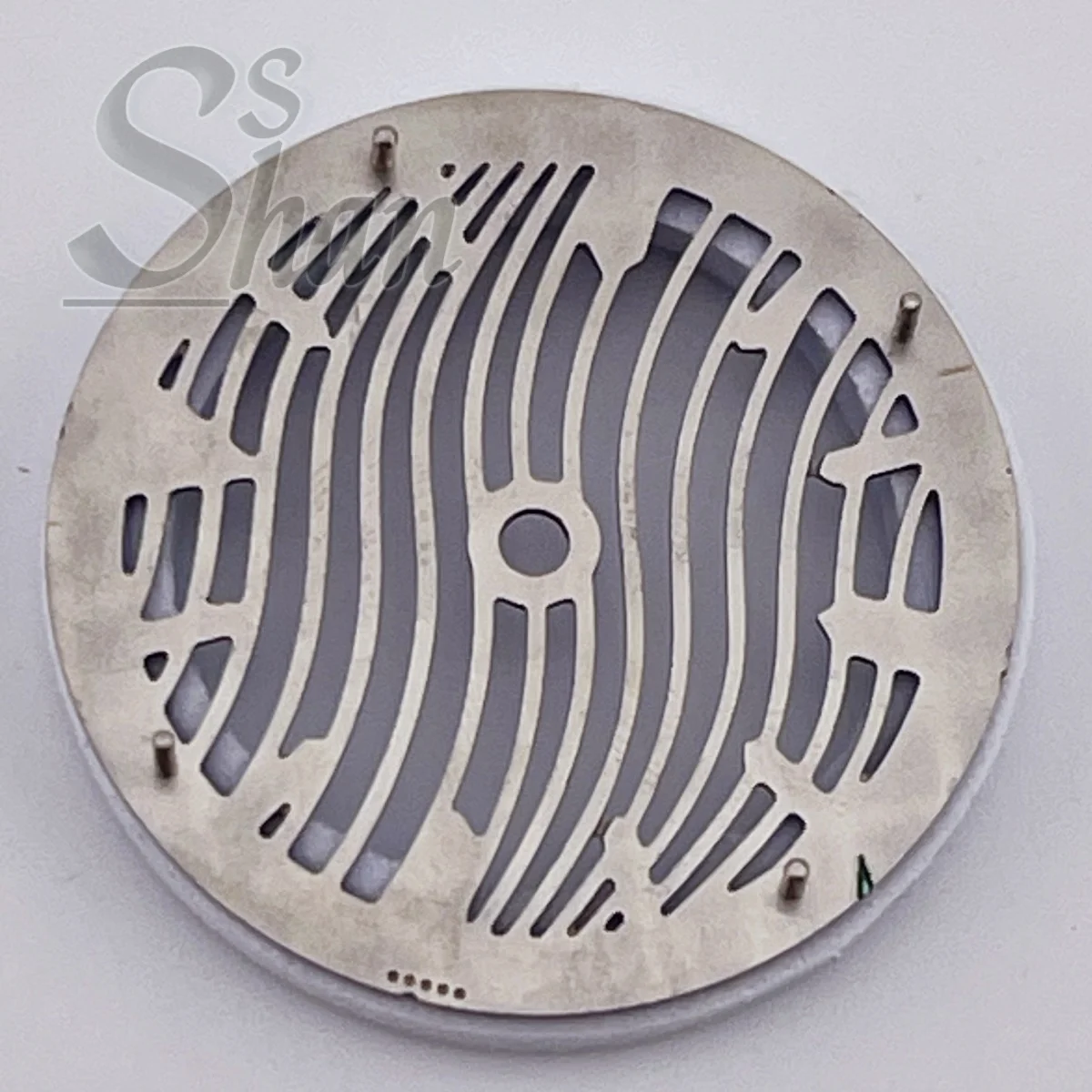 Das 29-mm-Skelett mit skelettiertem Zifferblatt ist in Schwarz, Blau, Grün und Silber C3-Lumineszenz erhältlich, geeignet für die NH70-NH72-Uhrwerke