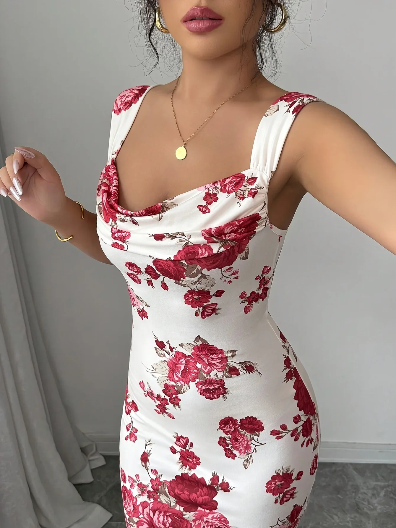 Francuska Sukienka na Ramiączkach w Stylu Vintage, Wyszczuplająca, z Nadrukiem, Letnia Moda Damska, Elegancka, Podkreślająca Biodra, z Niskim Dekoltem, Bez Rękawów, z Odkrytymi Ramionami.