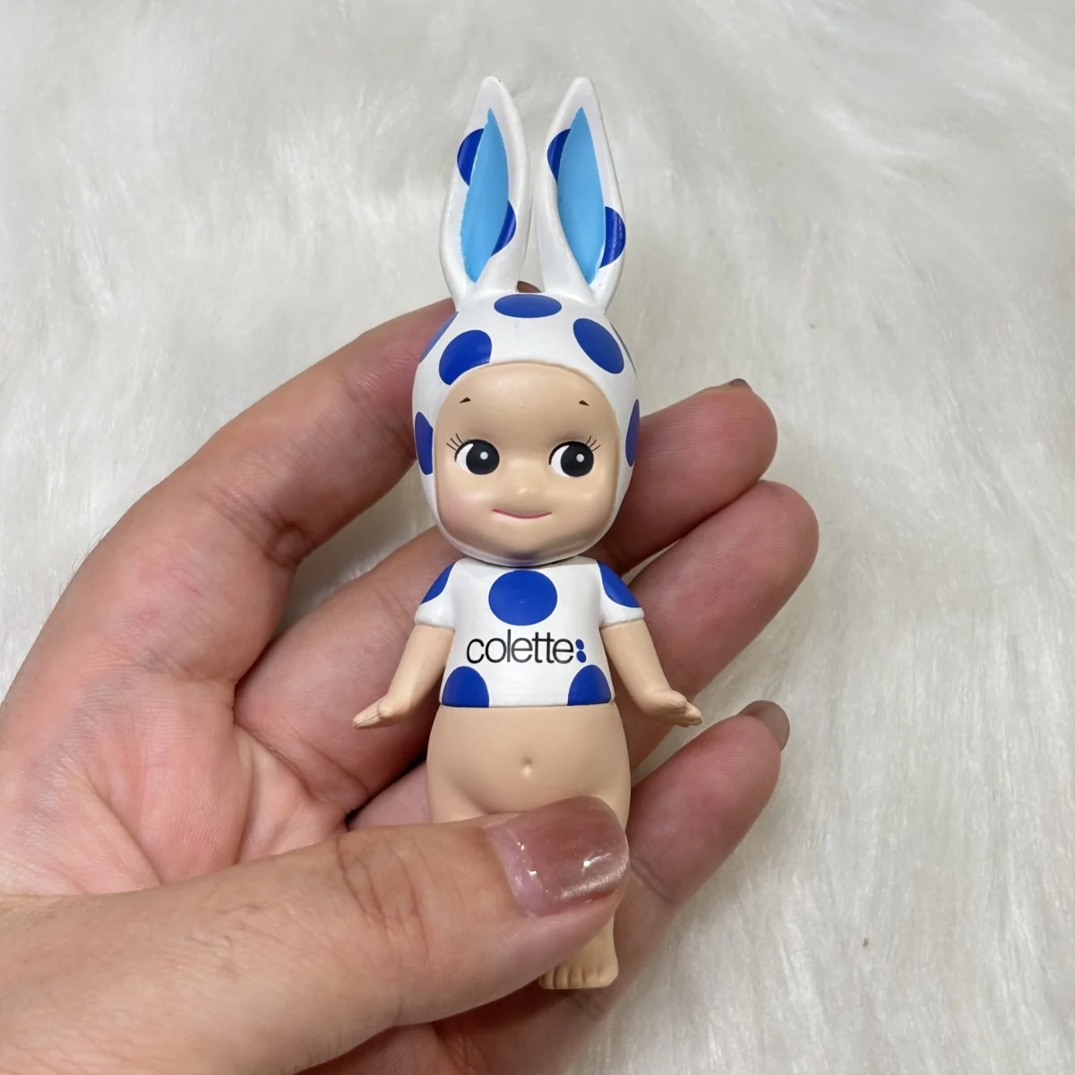 

Mini Figure This special rabbit Sonny Angel was born out of a collaboration with Colette Blind Box Blue polka dot