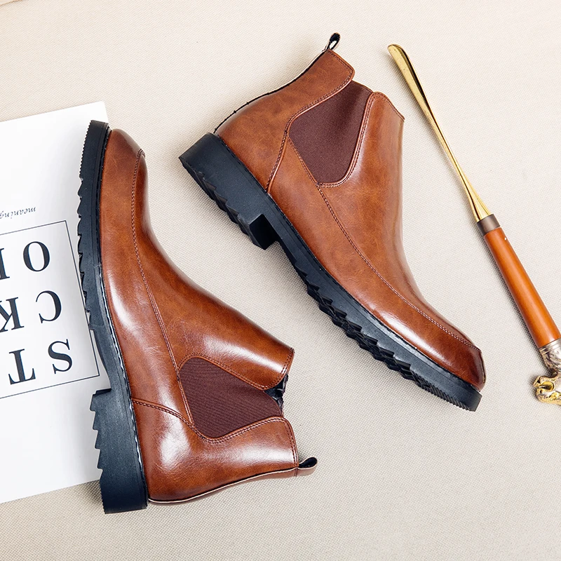 

Новые осенние и зимние мужские ботинки. Классические минималистичные кожаные туфли в джентльменском стиле для бизнеса и офиса. Черно-коричневые уличные туфли.