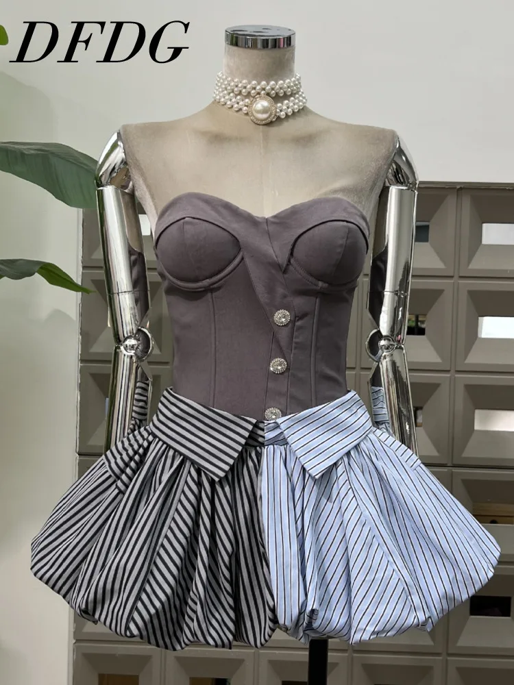 

DFDG Женский нишевый дизайн 2025 Асимметричный комплект из 2 предметов Серый топ в полоску и многояруемая юбка-миди с тыквой Весенне-летний комплект