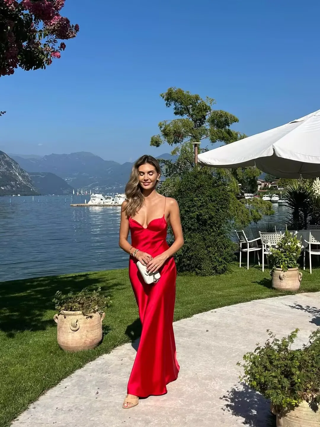 YENKYE Sexy Spaghetti-trägern Satin Langes Kleid Für Frauen Elegante A-linie Backless Urlaub Party Kleider Gelb Rot Maxi Vestidos