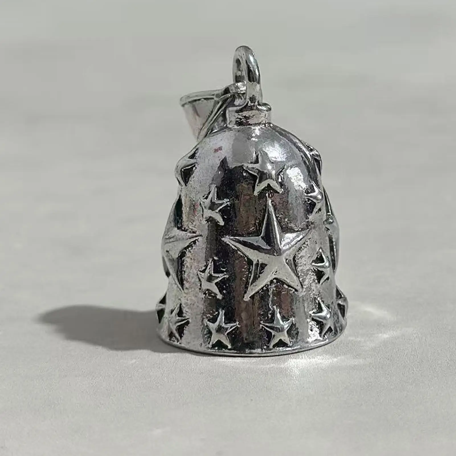 Cloche de moto en alliage d'étoile en relief, pendentif de cloche de moto, porte-clés, cloche porte-bonheur suspendue ornementale