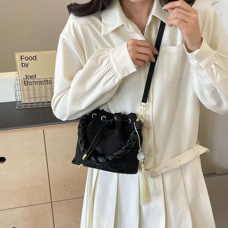 

Timeless Shoulder Bag For Women A Wardrobe Workhorse That Feels Both Classic And Fresh
