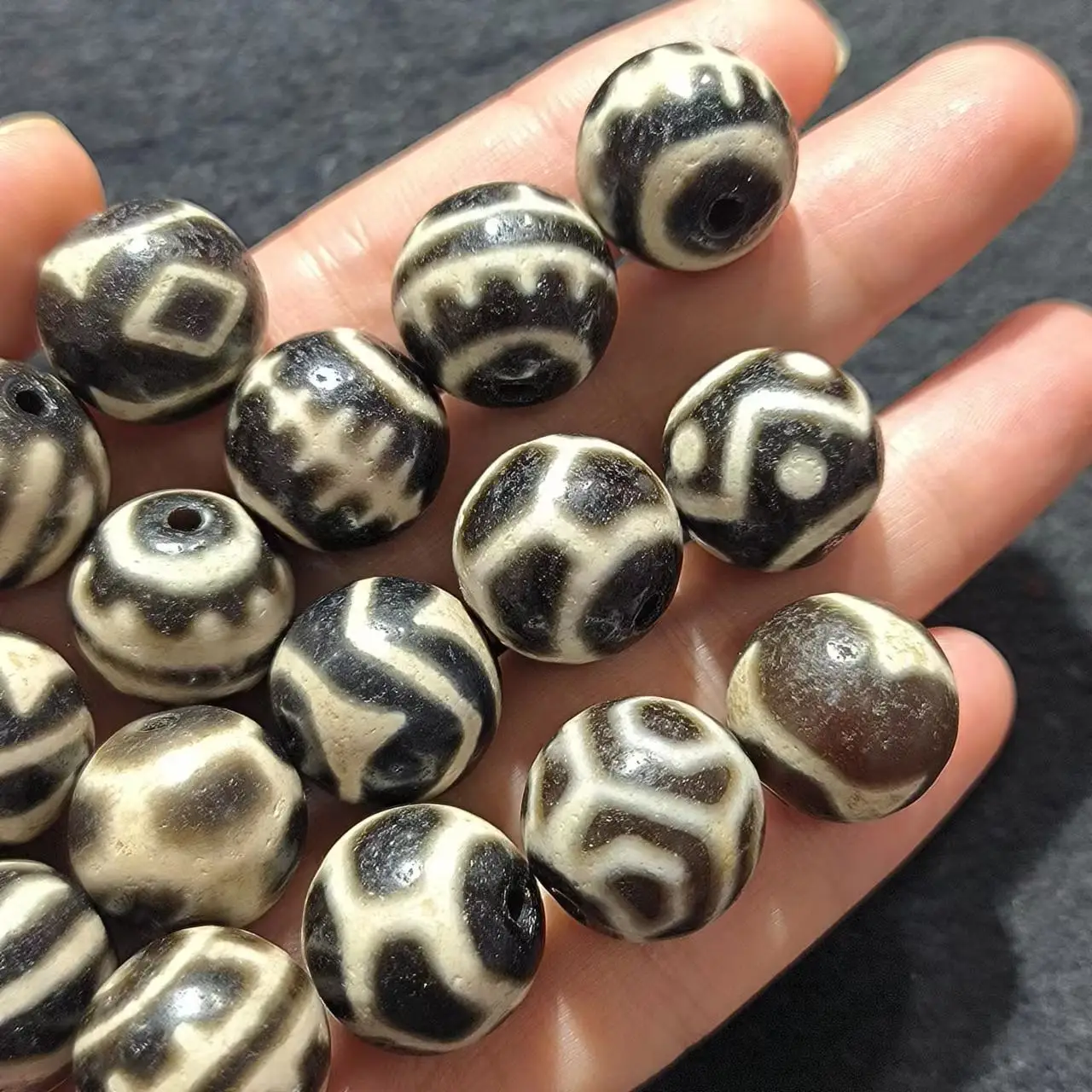 10pcs/lot natural multiple pattern agate dzi wholesale Black white melon beads 16mm Weathering lines Handmade beads Accessories