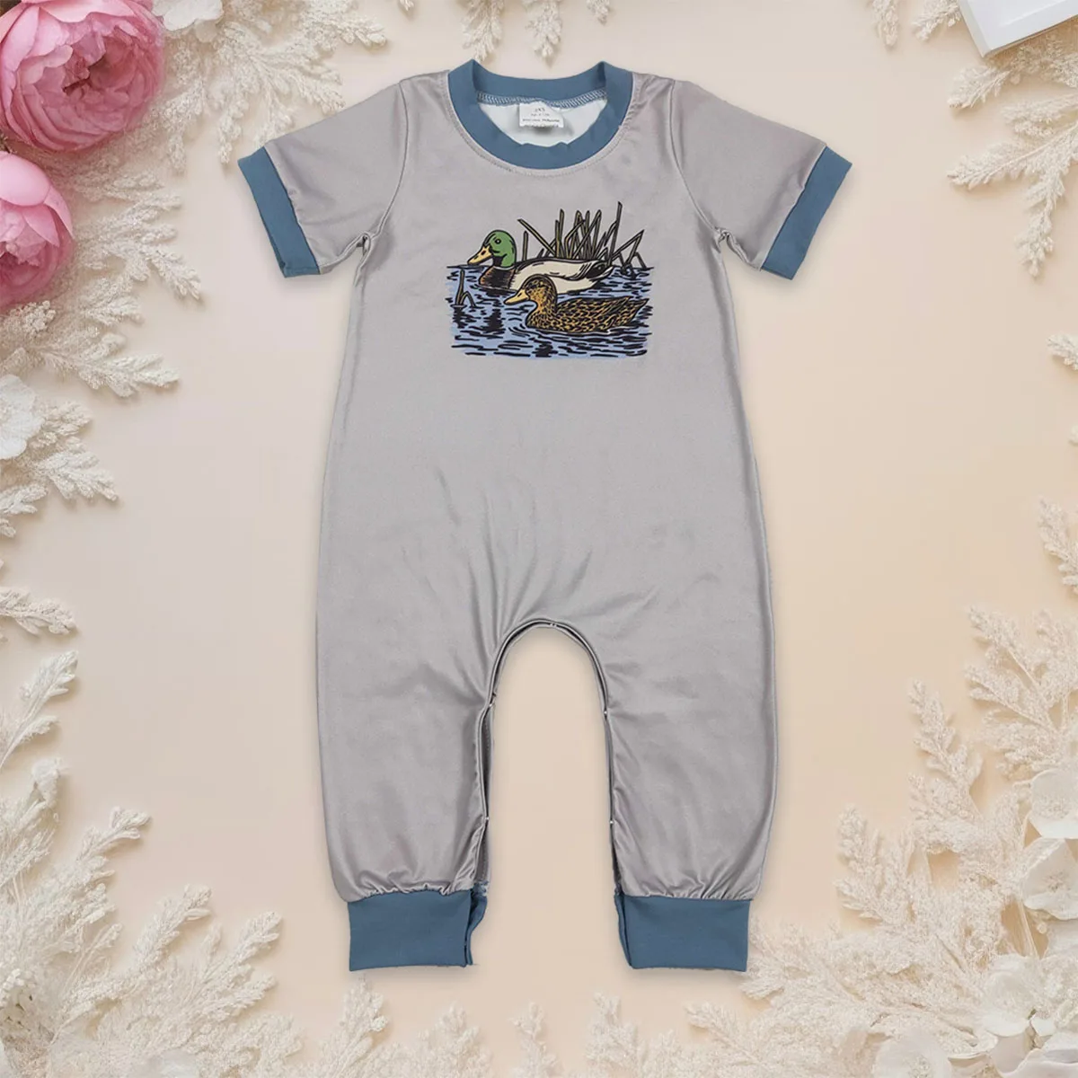 macacao-confortavel-para-bebe-menino-com-estampa-de-patos-roupa-de-algodao-macio-para-bebes-e-criancas-atacado