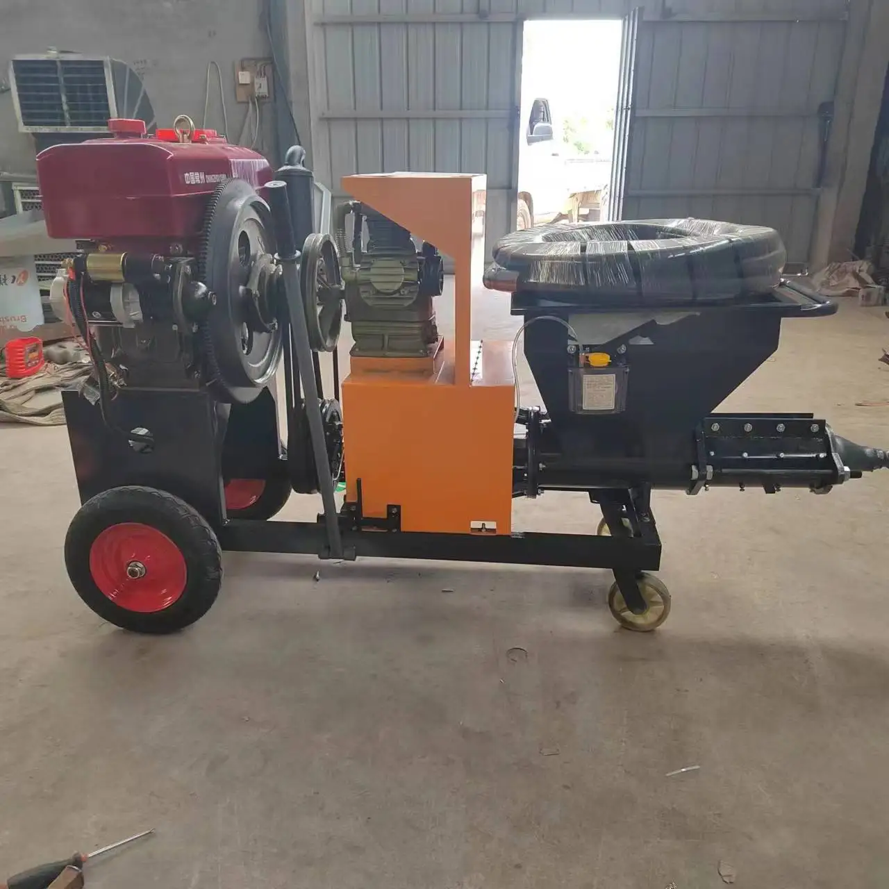 آلة رش الملاط الأسمنتي ذات الضغط العالي، مسدس رش الجص المحمول لمضخة تقديم البناء على الحائط