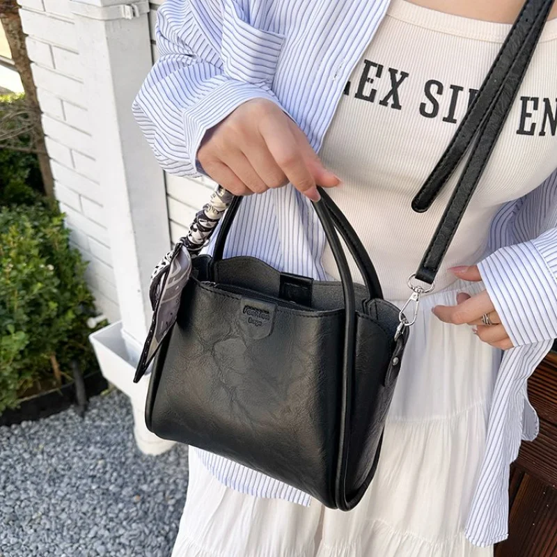 حقيبة يد نسائية راقية مصنوعة من الجلد بنقشة الفاوانيا تتميز بتصميم باريس العصري خفيف الوزن وناعم على الطراز اليومي الحديث ​