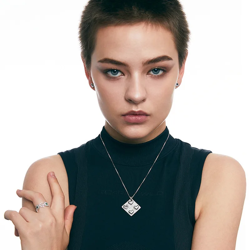 Love Pill Necklace 2022 New Men and Women Lovers Joker Luxury Niche Design Sense Advanced Summer Sweater Chain