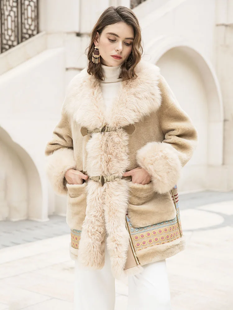 

Women's New Shearling Overcoat Beige High Quality Merino Wool Winter Coat Women Sheep Fur Integrated Long Jacket One size