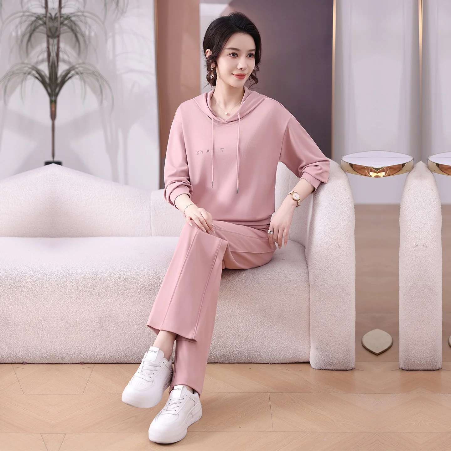 

Весенний повседневный спортивный костюм для молодых мам: худи с длинными рукавами и брюки, комплект из двух предметов для женщин среднего и старшего возраста.