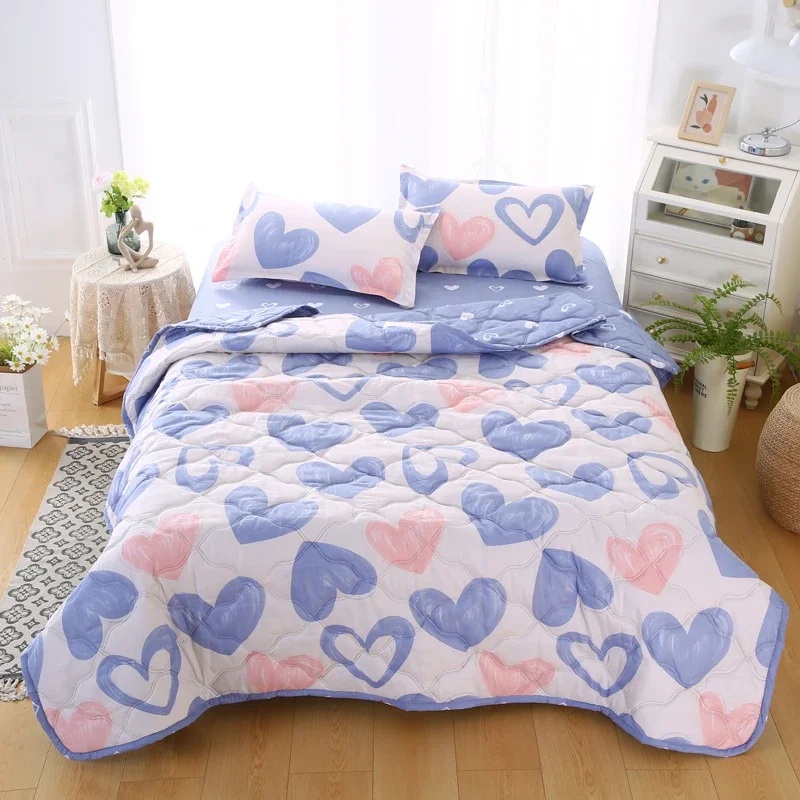 Cute Love Hearts Quilted Summer Quilt and Pillowcase Skin Friendly Quilts Soft Breathable Washable Thin Comforter Double Blanket