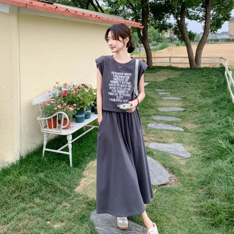 

Лето 2025 г., повседневные серые футболки без рукавов с буквами, длинные юбки, костюмы из двух предметов, женская мода, короткий жилет, юбка, наряды