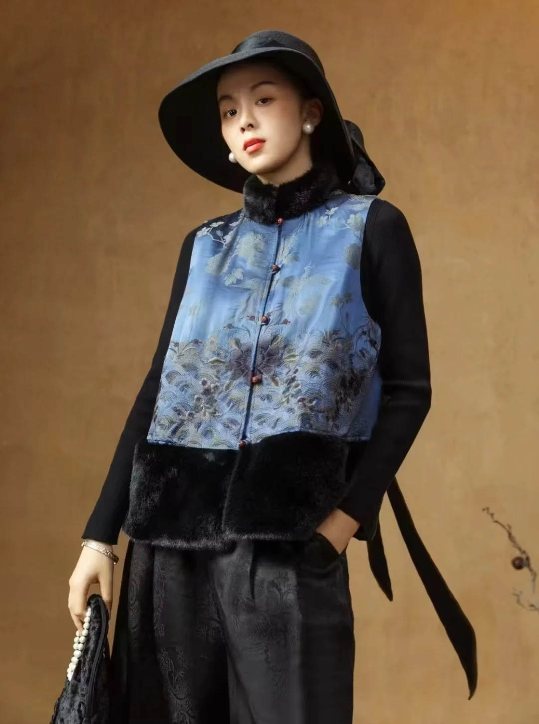 Women's Vintage Blue Padded Winter Vest Ethnic Embroidery Thick Furry Collar Sleeveless Warm Outerwear Lady Vest