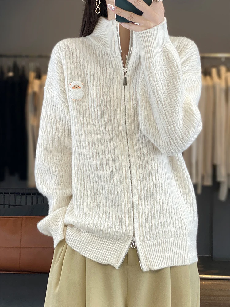 سترة نسائية من صوف ميرينو 100% مع منشفة خروف مطرزة مريحة للخريف والشتاء سترة بياقة ثابتة مع سحاب