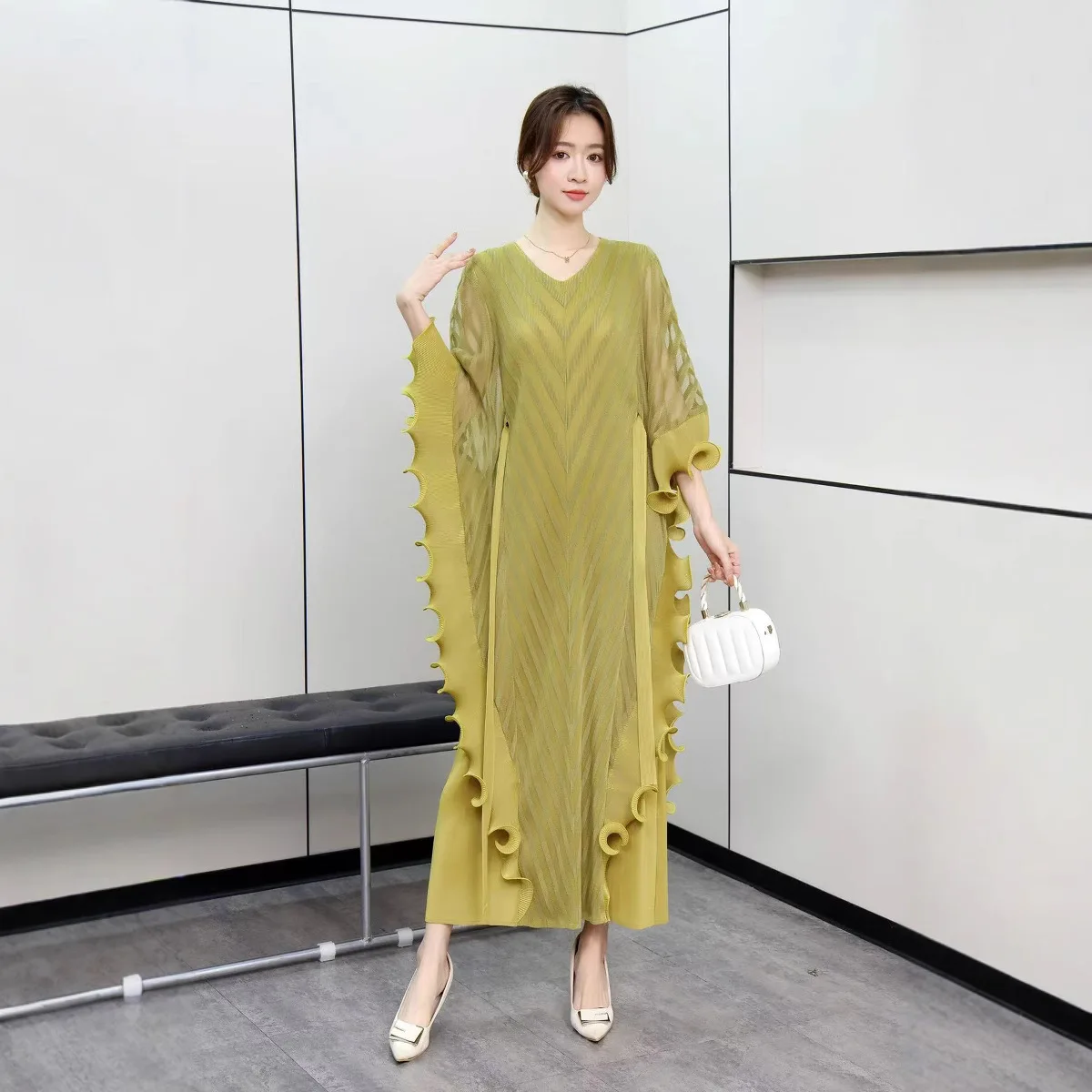 Pleats Pleated Pure Color Wooden Ear Trim Dress 2024 Autumn Winter New Dense Edge Mesh Yarn Irregular Large Size Women's Dresses