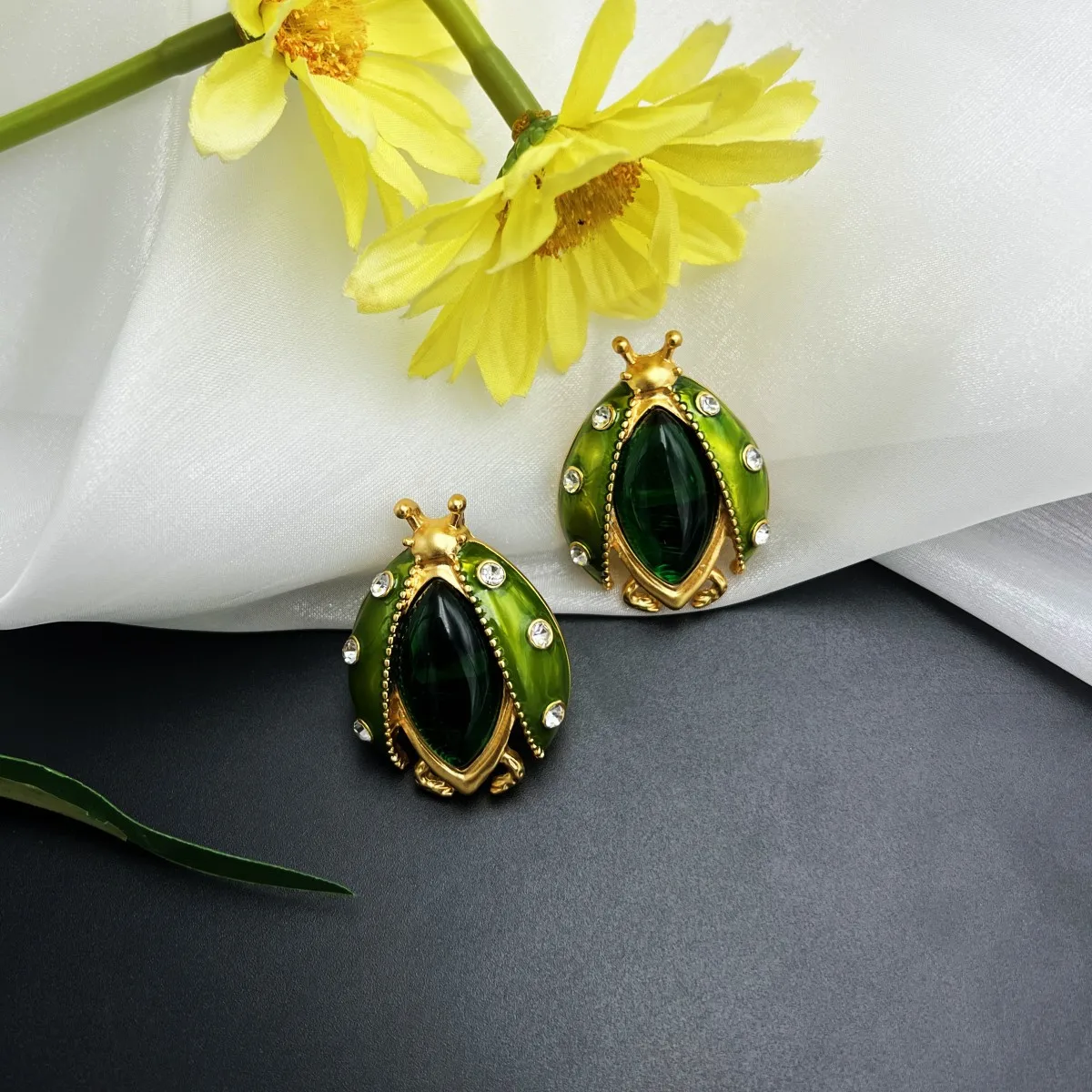 Vintage Fashion Full Of Green Enamel Inlaid With Glass Vintage Ladybug 925 Silver Needle Earrings for Women