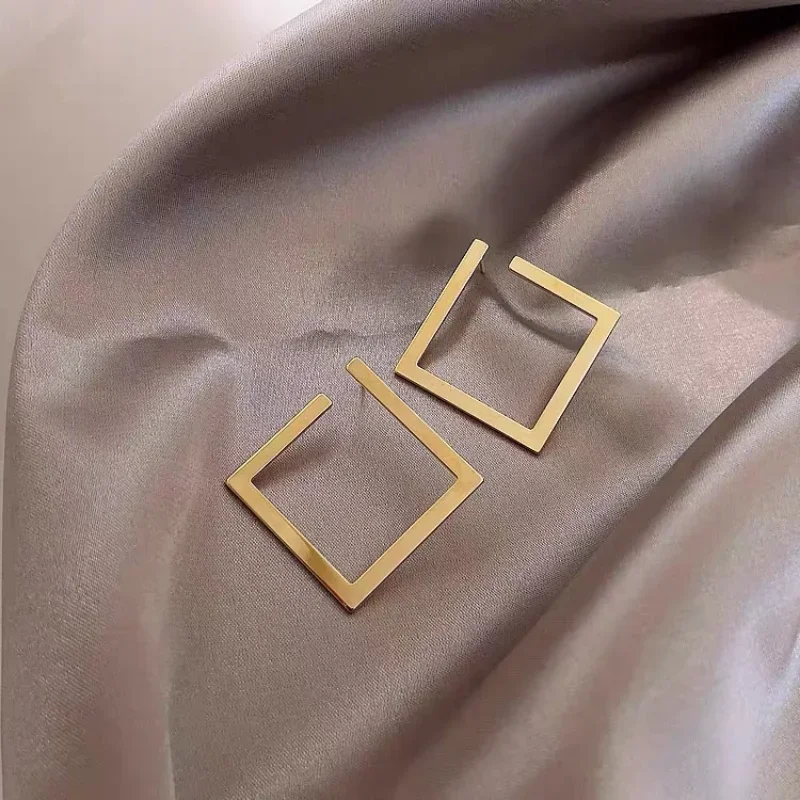 Retro Gold Color Square Irregular Stud Earrings New Minimalist Exaggerated Metal Geometric Earring for Women Fashion Accessories