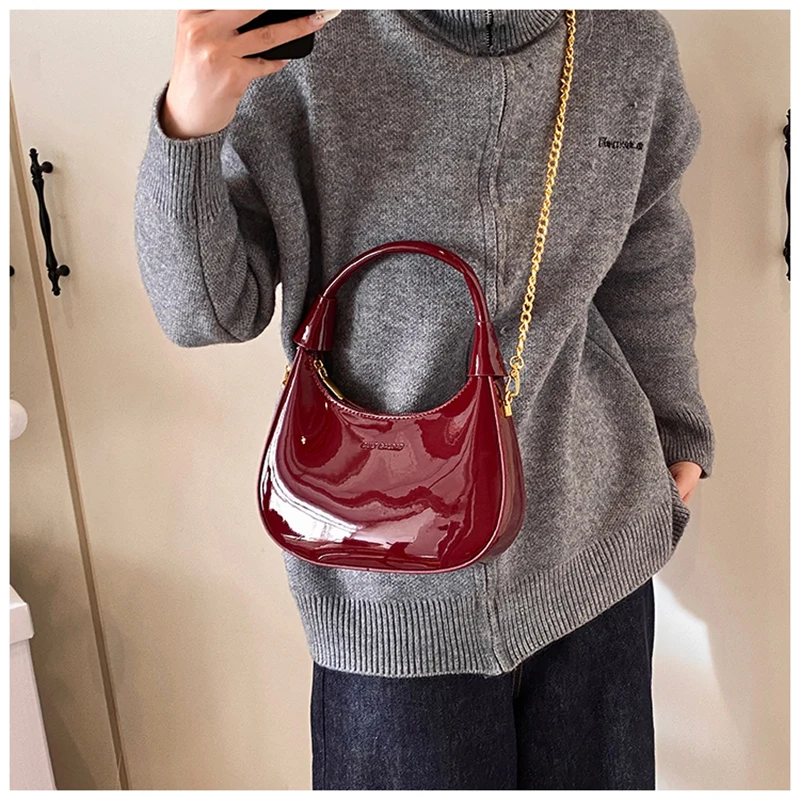 High End Burgundy Patent Leather Shiny Surface Crossbody Bag 2025 New Women\'s Zipper Chain Armpit Bags Elegant Texture Handbag