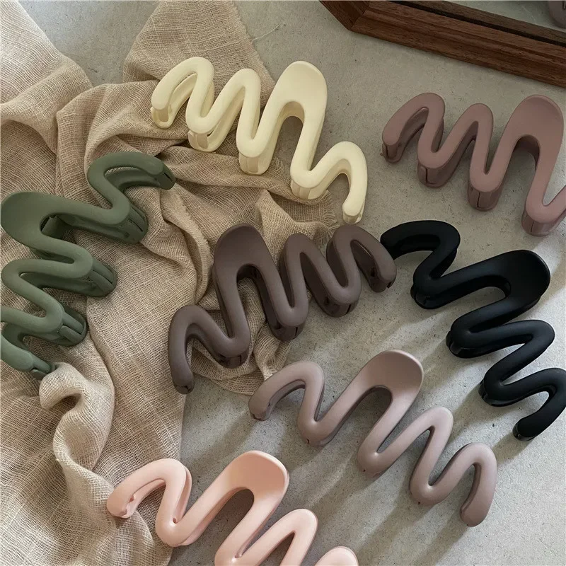 

Korean Simple Temperament Shark Clip Barrettes Frosted Solid Color Wave Hair Clip for Women Outdoor Hair Accessories