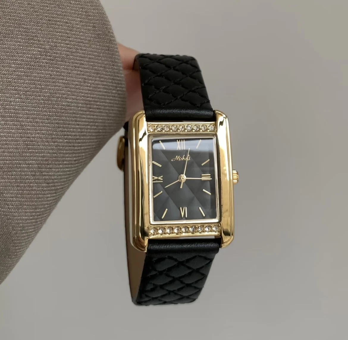 

Exquisite Women'S WatchHighQuality LeatherQuilted DesignVintage StyleFashionableAndVersatile A HighQuality Watch Gift For Women.