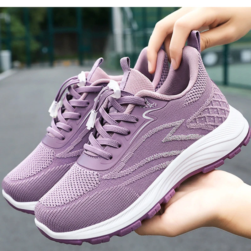 Walking shoes for women\'s spring 2024 sports have a textured, breathable, comfortable and high-quality single shoe trend