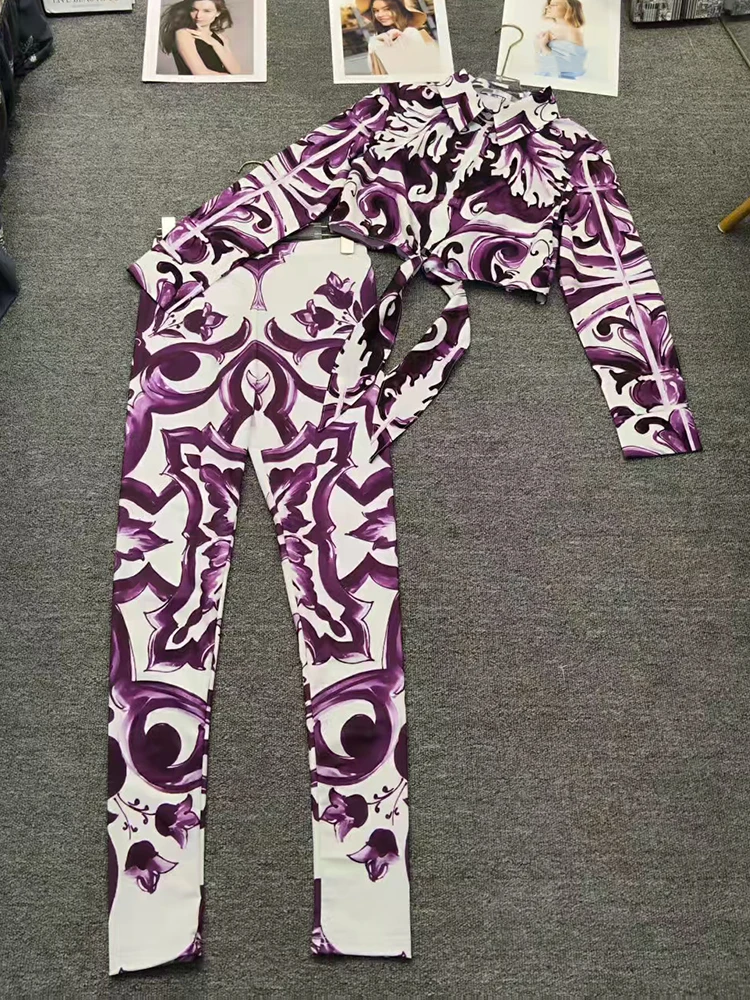 

Пуловер с геометрическим принтом в стиле ретро и рубашка без бретелек, комплект из двух предметов для летней женской одежды 2025 + комплект вязаных узких брюк