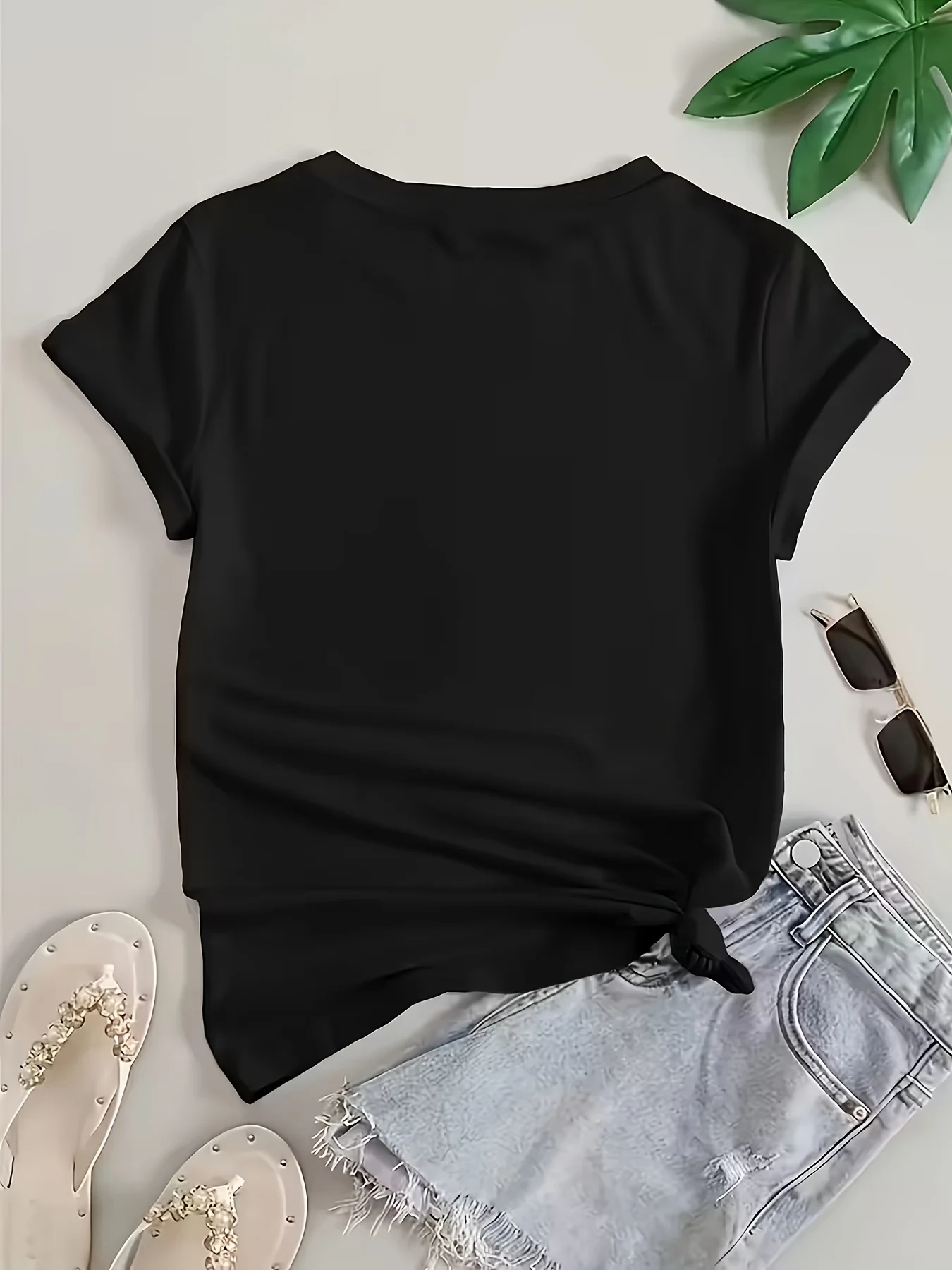 Vibrant Pop Art Geometric Print with Turquoise and Brown Vintage Design Women's Cotton T-Shirt