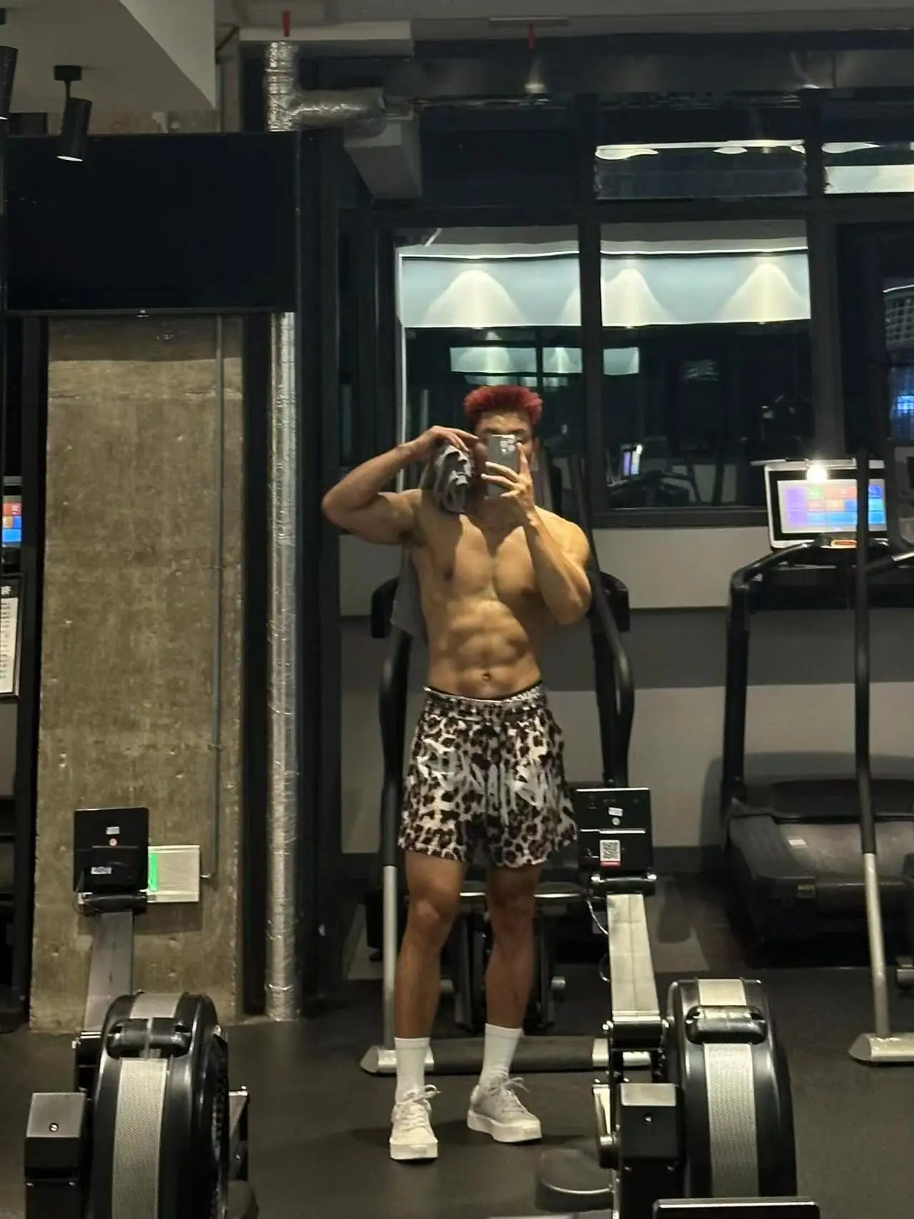 

Американские спортивные шорты для тренировок с леопардовым принтом, не до колен, свободные, повседневные, спортивные, для бега, быстросохнущие, для баскетбола.