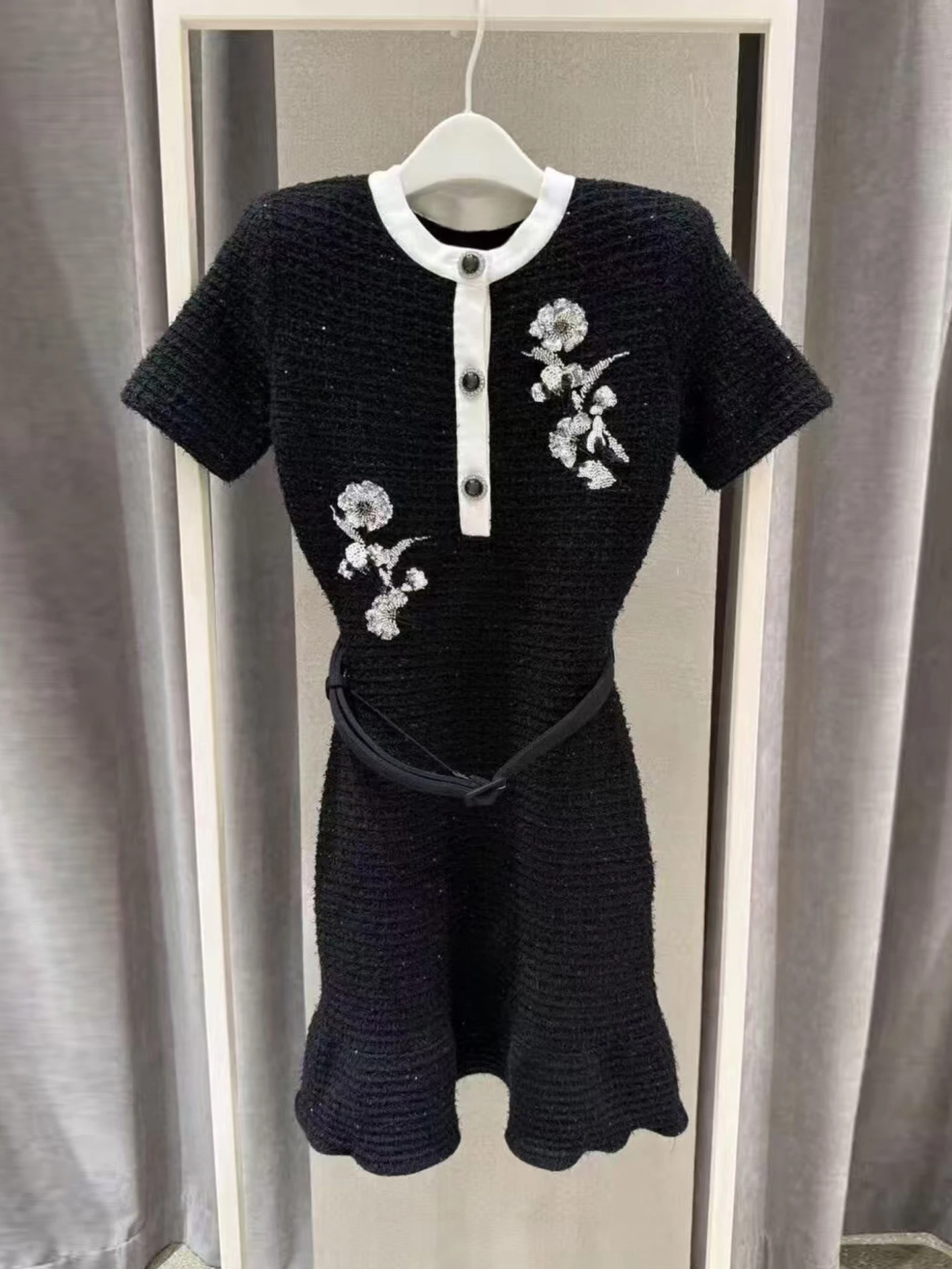 

Женское вязаное платье SP Home South Oil High End с вышивкой и пайетками, подчеркивающее талию, осенняя коллекция