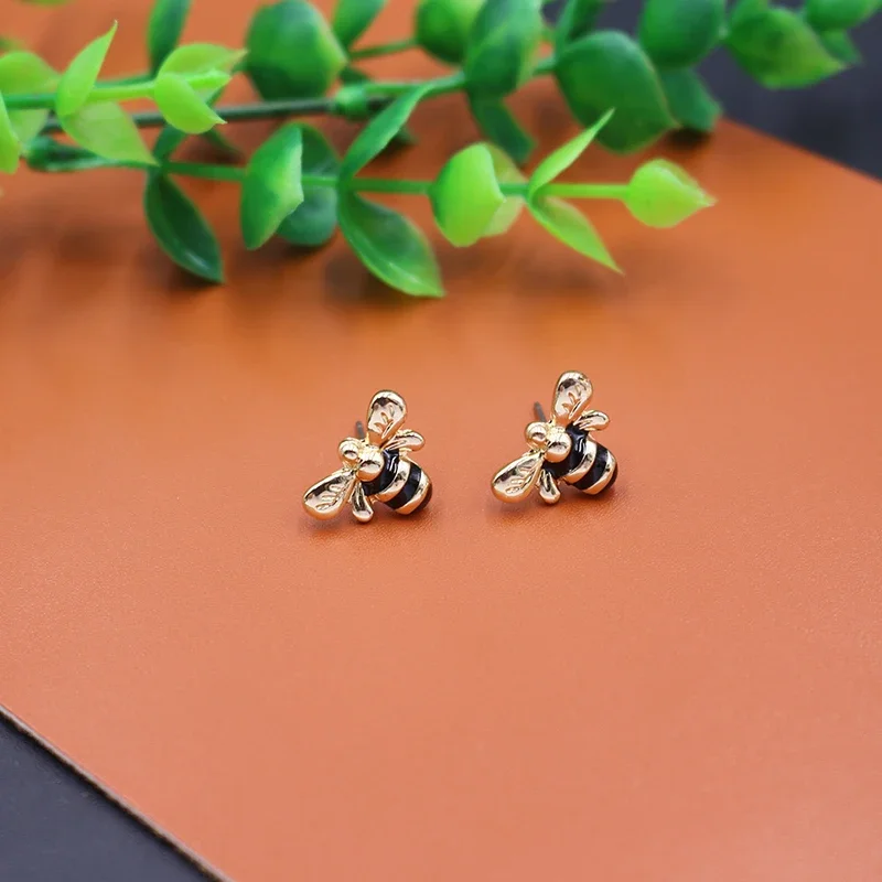 Vintage Enamel Bee Stud Earrings Gold Sliver Color Insect Earring For Women Girls Female Jewelry 2019 New Oorbellen