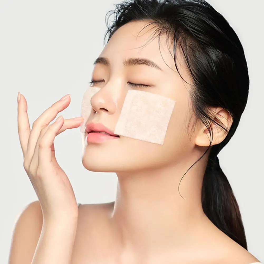 Płatki z kwasem salicylowym na trądzik skutecznie złuszczają, głęboko oczyszczają pory, pomagają w redukcji powstawania zaskórników i trądziku.