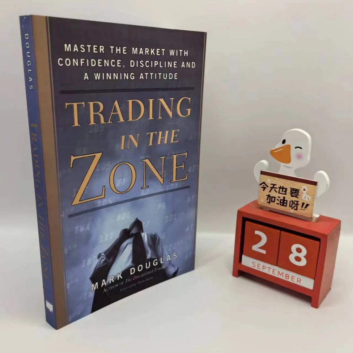 Trading in the Zone By Mark Douglas Master The Market with Confexcellents, Discipline, and A Winning Attitude Paperback English Ple