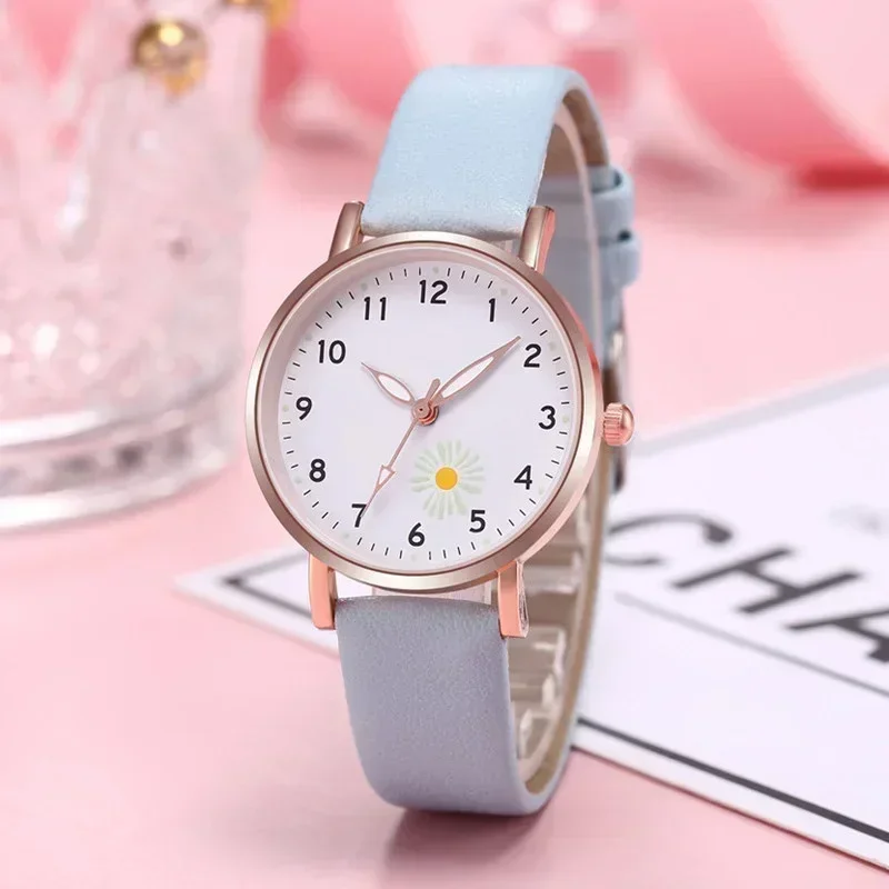 Luxe Horloges Voor Vrouwen Lichtgevende Kleine Daisy Vrouwelijke Horloge Riem Terug Licht Lederen Band Dames Quartz Polshorloge Montre Femme