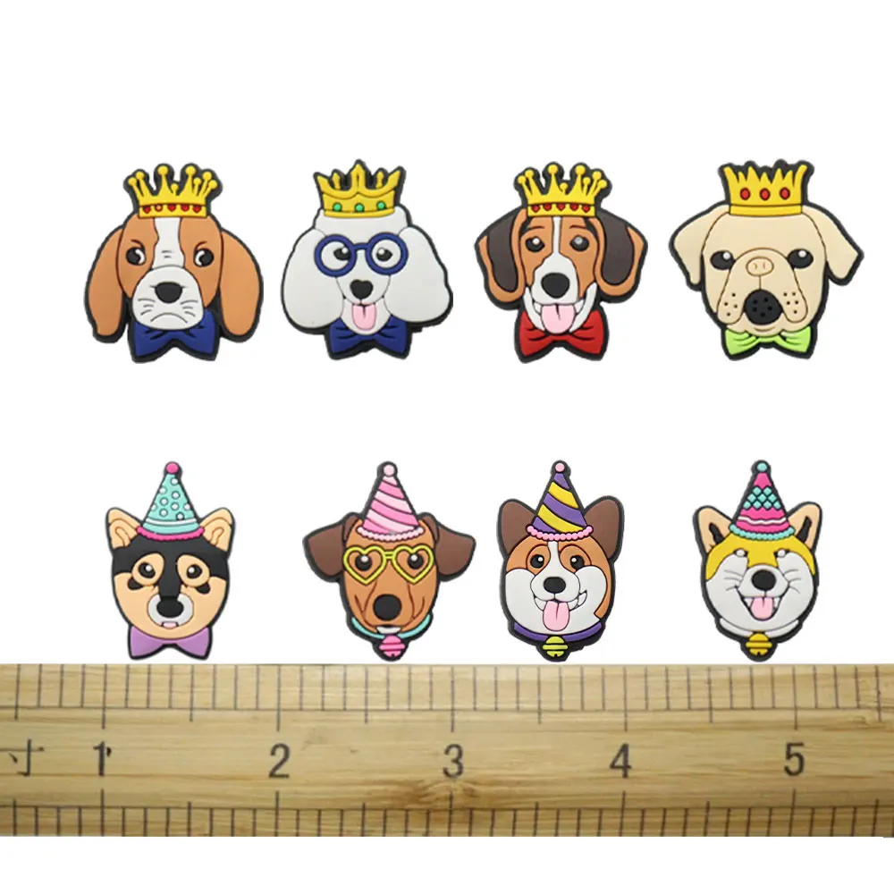 Misturar Tipos Animais de PVC para Crianças, Kawaii Mochila Acessórios, Cão Crown Hat, Encantos da Sapata, Botão Tamanco, Fit Pulseira, Presente do Kid, 50Pcs