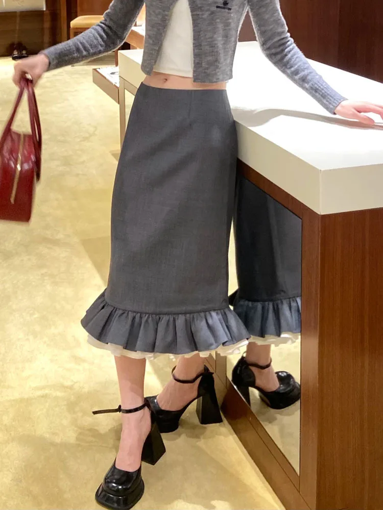 

A new autumn/winter 2025 elegant and stylish body-hugging skirt with multi-layered ruffled edges and flower buds for women