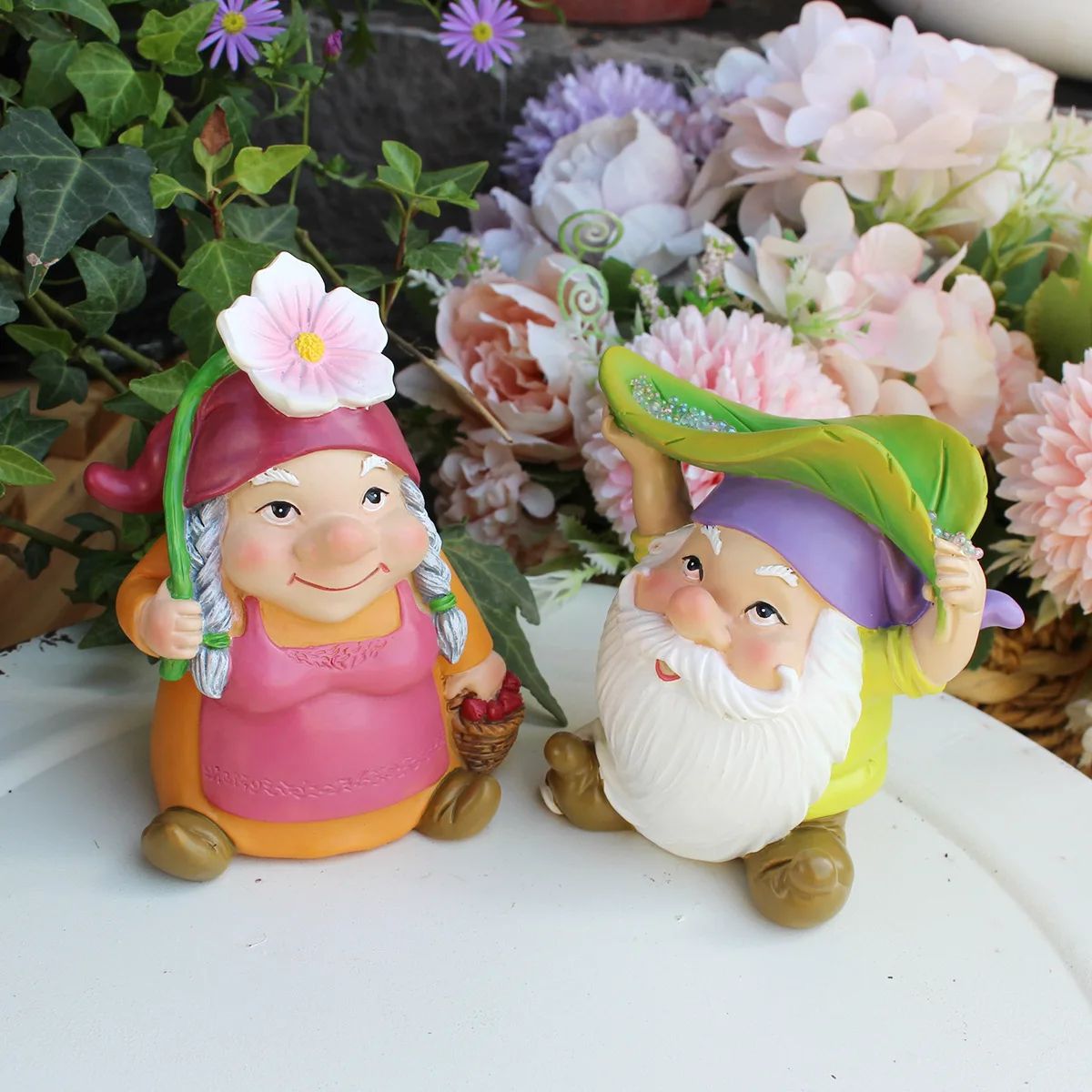 Christmas Elf Couple Statue- Resin Garden Decor, Romantic for Outdoor