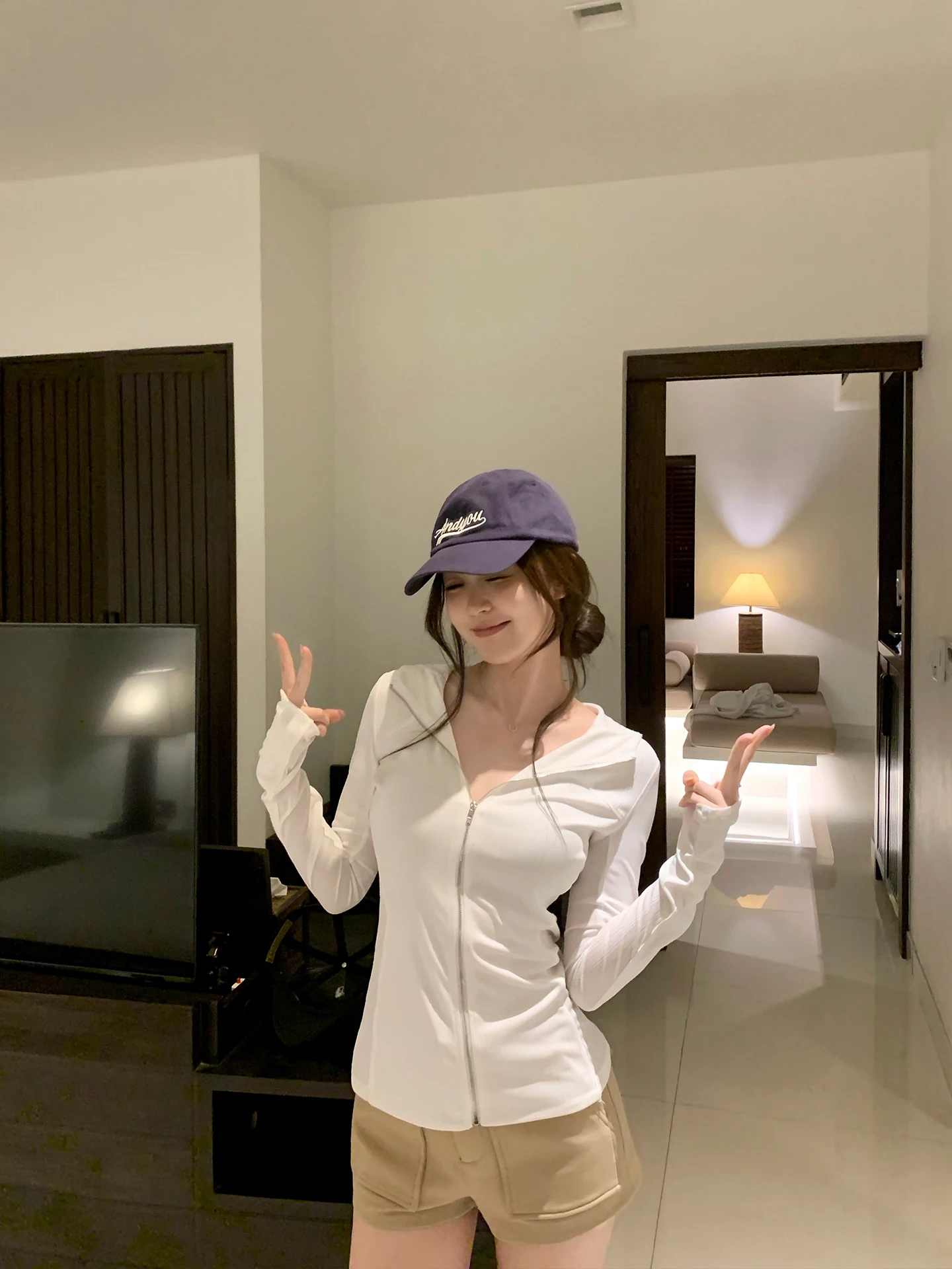 

Белая эластичная вязаная шапка-бини GYO Lazy Tone 2026ss, повседневная женская футболка из смесового полиэстера и спандекса на молнии