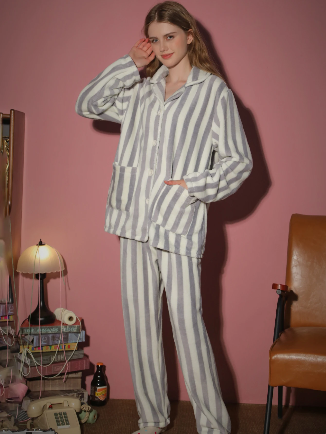 طقم مكون من قطعتين من بيجامات نسائية للخريف والشتاء من الفلانيل المخطط بأكمام طويلة طقم ملابس منزلية سترة سميكة #3